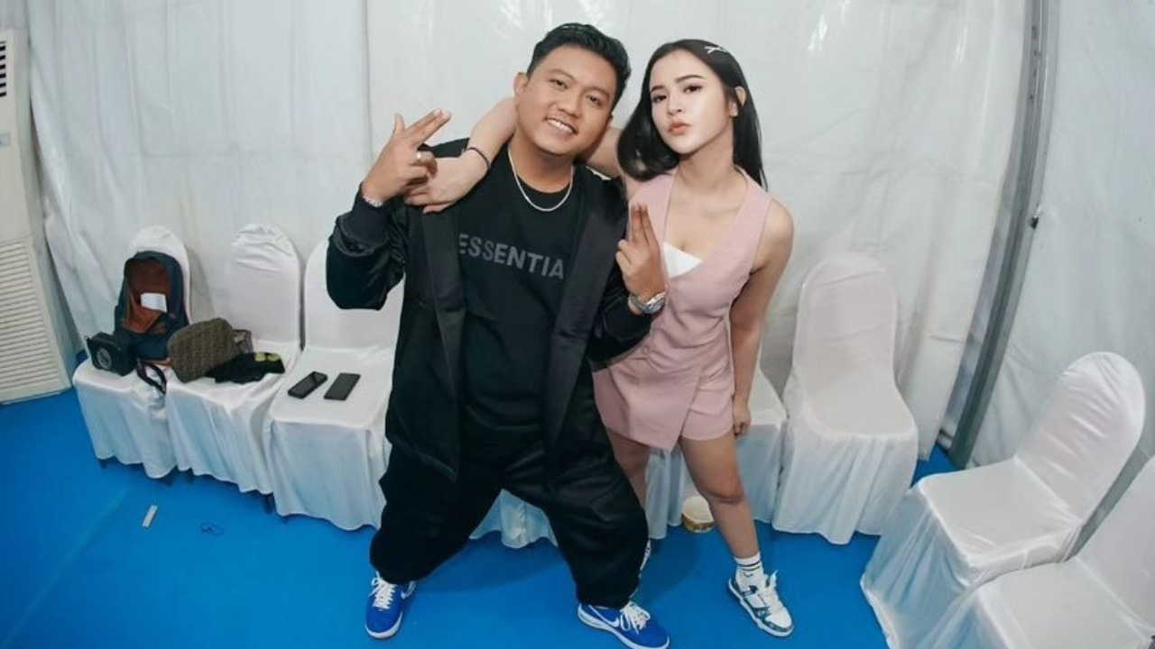 Gelang Denny Caknan Hilang saat Konser: Ternyata Gelang Pemberian Bella Bonita